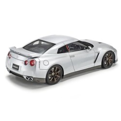 24300 - Nissan GT-R 07
