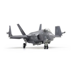 61127 - 1/48 F-35C Lightning II