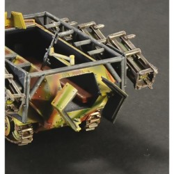 7080 - Sd.Kfz. 251/1 Stuka Zu Fuss      C