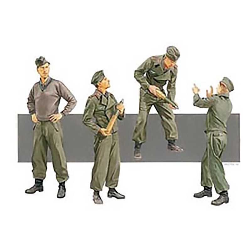 D6192 - Sturmgeschutz Crew Reloading Russia