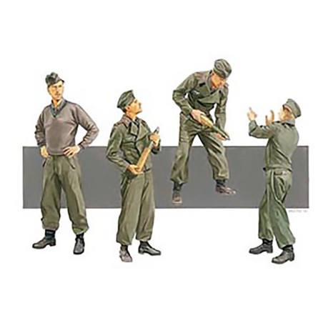 D6192 - Sturmgeschutz Crew Reloading Russia