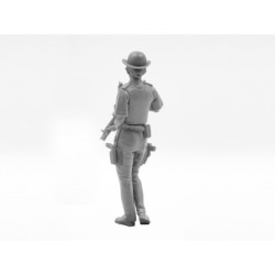 ICM16009 - British Police Female Officer 1:16 Figure