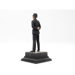 ICM16011 - British Policeman 1:16 Figure