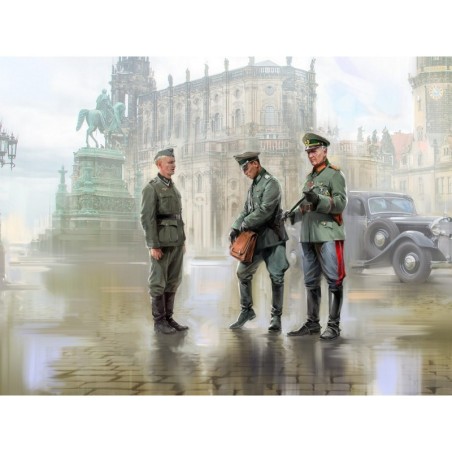 ICM24020 - WWII German Staff Personnel 3 Figures