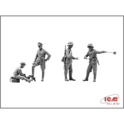 ICM35471 - Admiral Cabriolet, WWII German Staff Car with 4 Figures