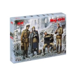 ICM35541 - Soviet Army At Rest, May 1945 with 4 Figures