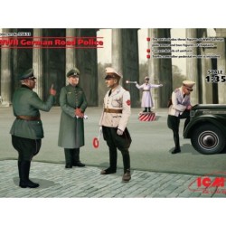 ICM35633 - WWII German Road Police 5 Figures