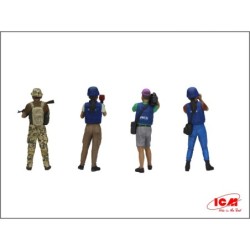 ICM35751 - Journalists In War with 4 Figures