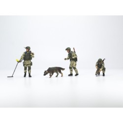 ICM35753 - To Be Ahead, To Save The Life Sappers of the Armed Forces of Ukraine (3 Figures & Dog)