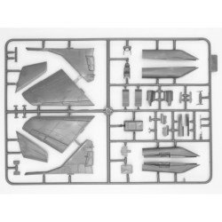 ICM72143 - Radar Hunter, MiG-29 '9-13' Ukrainian Fighter with HARM Missiles