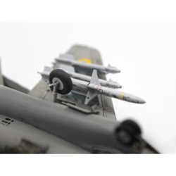 ICM72143 - Radar Hunter, MiG-29 '9-13' Ukrainian Fighter with HARM Missiles