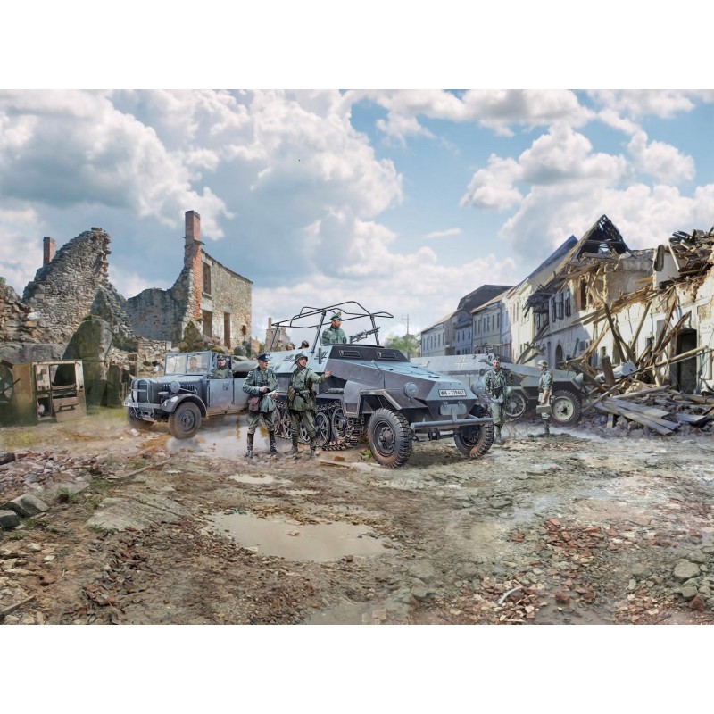 ICMDS3515 - Battle of France, Spring 1940 (Sd.Kfz 251 APC, Radio Command APC, Kfz.2 & Figures)