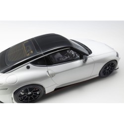 KSR18062W - Kyosho 1:18 Resin Samurai Collection Nissan Fairlady Z 2024 White